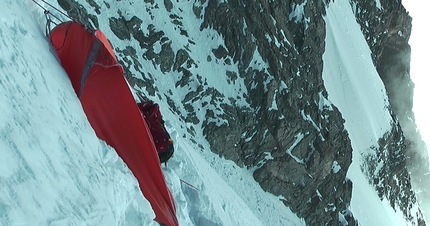 Gasherbrum I, Marek Holeček, Zdeněk Hák - Gasherbrum I parete sudovest: il bellissimo quinto bivacco a 7830 metri