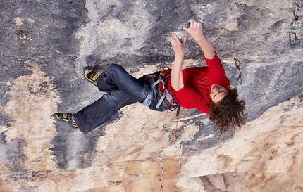 Adam Ondra - Adam Ondra climbing Papichulo 9a+, Oliana, Spain