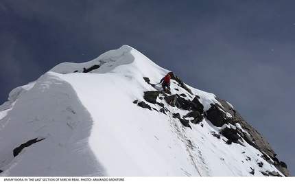 Praqpa Ri, Norit Peak, Karakorum, Andrés Bosch, Alejandro Mora, Armando Montero - Alejandro Mora climbing the last section of Mirchi, Norit Peak, Karakorum