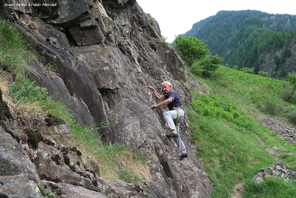 Elio Pasquinoli, Sasso de la Martolera, Mondadizza - Elio Pasquinoli climbing at the crag Sasso de la Martolera, Mondadizza