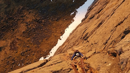 Loften, climbing, Norway, Guille Cuadrado, Gerber Cucurell, Pau Gómez, Jordi Esteve, Felix Queipo - Lofoten Islands: climbing the North Dihedral (450m 7/A1) up the N Face Markitinden