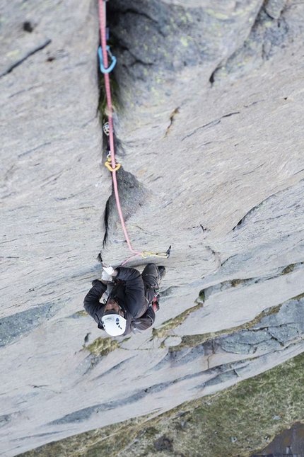 Loften, climbing, Norway, Guille Cuadrado, Gerber Cucurell, Pau Gómez, Jordi Esteve, Felix Queipo - Lofoten Islands: pristine crack climbing on Syv Veggen (480m 7+) Merraflestinden