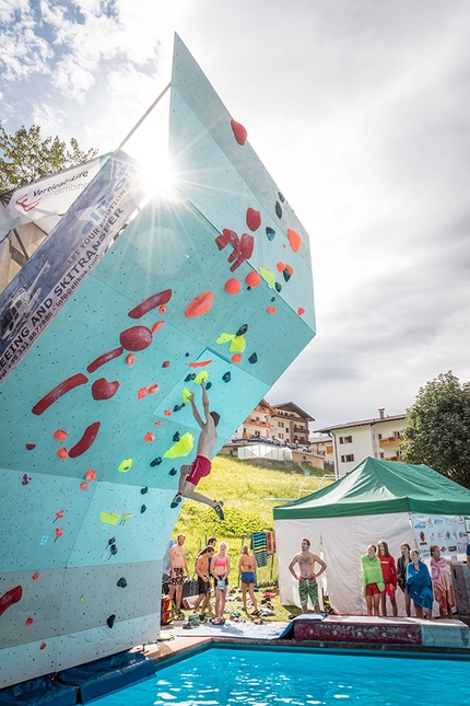 Poolder Contest 2017, Ortisei, Val Gardena - Durante il Poolder Contest 2017, la gara boulder tenutasi a Ortisei, Val Gardena il 12 agosto 2017