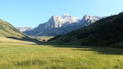 Cima delle Saline, Sette secondi, Alpi Liguri - La parete NO della Cima delle Saline da Pian Marchisio