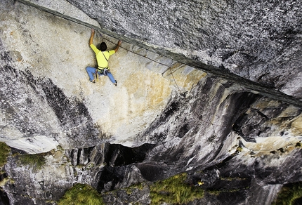Silvestro Franchini climbs difficult new crack in Val Genova