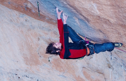 Adam Ondra - Adam Ondra climbing Golpe de estado 9b at Siurana, Spain