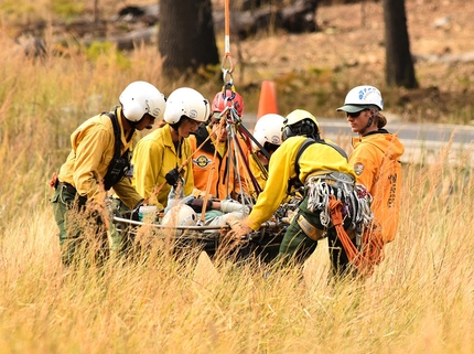 Quinn Brett, The Nose, El Capitan, Yosemite - Quinn Brett rescue operation on 11/10/2017: on El Cap meadow, YOSAR and flight personnel take control of the situation