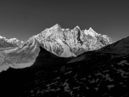 Shivling, Shiva’s Ice, Simon Gietl, Vittorio Messini - Shivling Shiva’s Ice: the shadow of Shivling seen from Camp 1