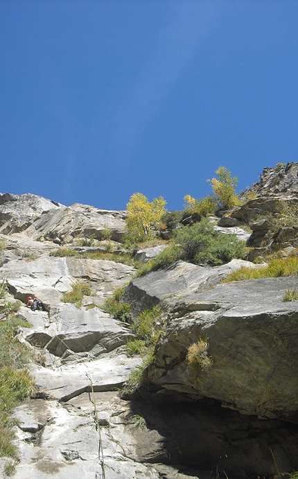Valle d'Aosta, Ezio Saccaro, Edoardo Saccaro, Pèrie de Sarò - Durante la prima salita di Tartaruga volante, sul primo tiro di 6b