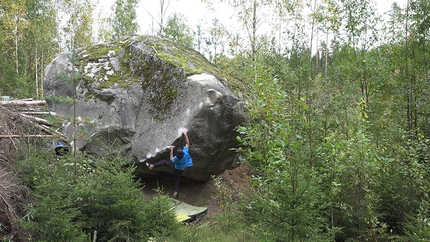Niccolò Ceria, bouldering, Norway, Finland - Niccolò Ceria climbing One Love 7C+, Sipoo, Finland 