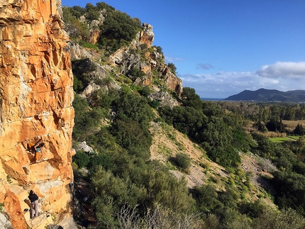 Cuba, la nuova falesia d'arrampicata a Quirra in Sardegna