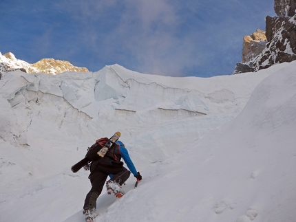 Caucasus massif skiing, Miroslav Peťo, Maroš Červienka - Climbing up the SE couloir of Chatyn Tau (4412 m), Caucasus