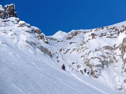 Caucasus massif skiing, Miroslav Peťo, Maroš Červienka - Climbing up to the North Summit of Ushba (4698 m) via the East Couloir (Miroslav Peťo, Maroš Červienka)