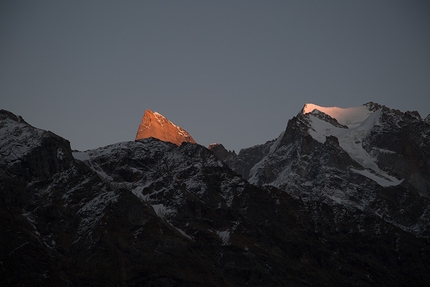 Cerro Kishtwar, Himalaya, Thomas Huber, Stephan Siegrist, Julian Zanker - Cerro Kishtwar: the view of their mountain from base camp. The summit of Cerro Kishtwar in the last light of the day.