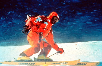 Hans Kammerlander - Hans Kammerlander skiing down Everest