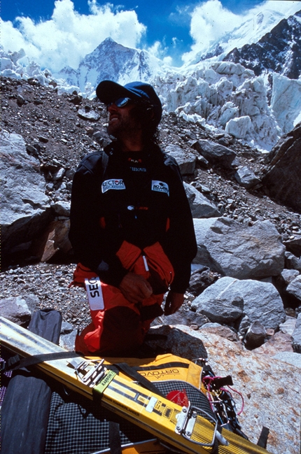 Hans Kammerlander - Hans Kammerlander con gli sci, verso l'Everest