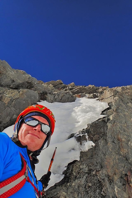 Mountaineering in New Zealand, Ben Dare climbs new route on Mount Cook