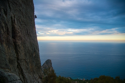 Arrampicata Sardegna - In arrampicata nella nuova falesia di Gocce di Natale, Sardegna