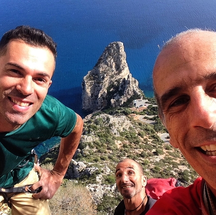 Arrampicata Sardegna - Richard Felderer, Cristian Murgia e Roberto Caboi durante la prima salita di Tre per Tre, sotto la famosa Pedra Longa
