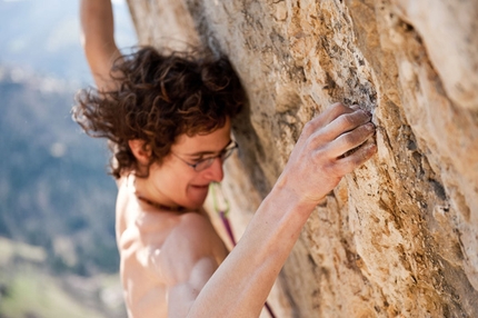 Adam Ondra - Adam Ondra climbing Goldrake 9a+ at Cornalba