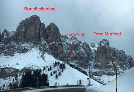 Torre Vitty Sella Dolomiti, Simon Gietl, Andrea Oberbacher - Il tracciato della cascata di ghiaccio alla Torre Vitty, Sella, Dolomiti