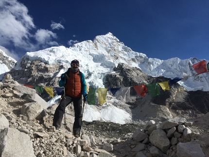 Ali Sadpara, Everest - Ali Sadpara in preparazione per la salita al Pumori