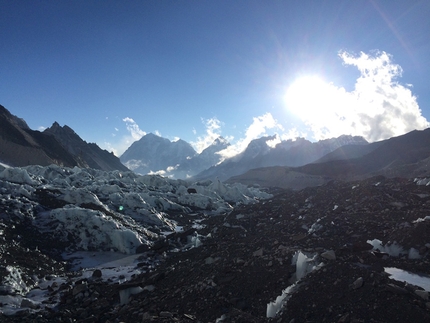 Ali Sadpara, Everest - Sulla morena del Kumbu