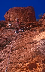 Arrampicata sportiva in Marocco, Gorges du Todra - In arrampicata al settore Asamer. Arrampicata panoramica. Uno dei settori delle Gole di Todra con la roccia più bella.