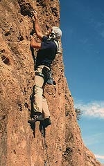 Arrampicata sportiva in Marocco, Gorges du Todra - Ettore Pagani in arrampicata nelle Gole di Todra