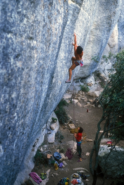 Buoux - Laurent Jacob, belayed by Luisa Iovane, climbing Le nuit de lézard 8a+ at the Face Ouest at Buoux in 1986.