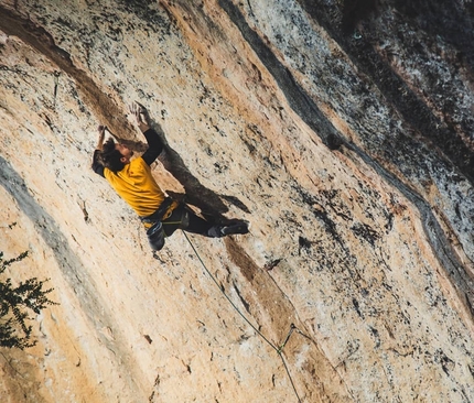 Video: Stefano Ghisolfi climbing La Capella (9b), Siurana