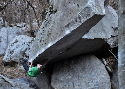 Giuliano Cameroni Cresciano - Giuliano Cameroni making the first ascent of the 8B+ boulder problem IUR at Cresciano in Switzerland, February 2018