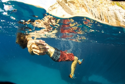 Banff Mountain Film Festival World Tour Italy 2018 - Above the Se: Chris Sharma Deep Water Solo at Mallorca