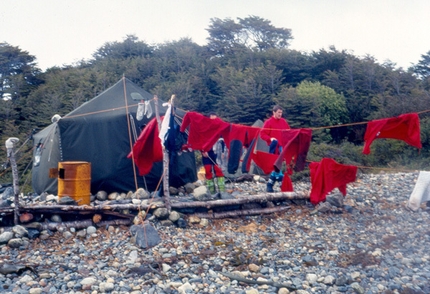Monte Sarmiento - Ragni di Lecco 1986 - Base Camp on the beach