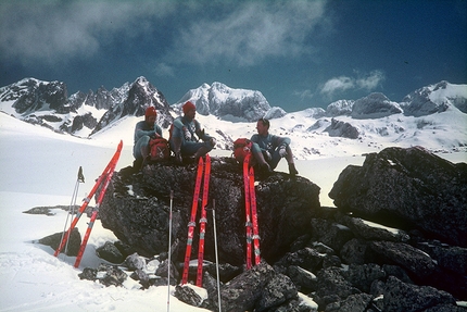 Der Lange Weg, Red Bull - Der Lange Weg 1971: the Austrian ski mountaineers during the traverse of the Alps from Vienna di Nice