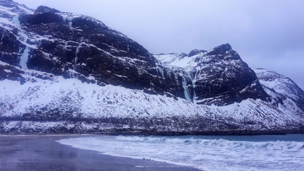 Arctic Pole Ice Climbing Trip 2018, Marcello Sanguineti, Fulvio Conta, Floriano Martinaglia, Tommaso Regesta - Cascate di ghiaccio in Norvegia: cascate sul mare di Ersfjord
