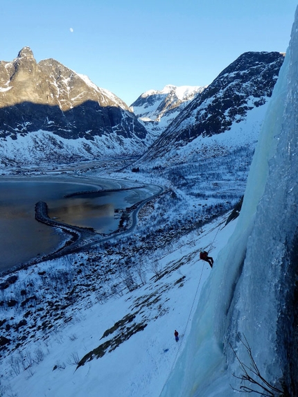 Arctic Pole Ice Climbing Trip 2018, Marcello Sanguineti, Fulvio Conta, Floriano Martinaglia, Tommaso Regesta - Cascate di ghiaccio in Norvegia: in doppia sul ghiaccio di Ersfjord