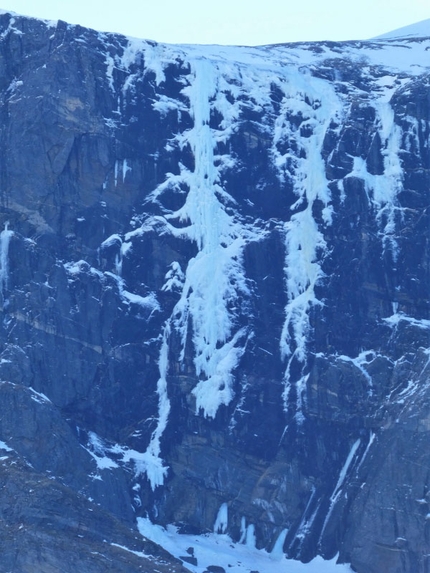 Arctic Pole Ice Climbing Trip 2018, Marcello Sanguineti, Fulvio Conta, Floriano Martinaglia, Tommaso Regesta - Cascate di ghiaccio in Norvegia: la parte alta di Finnkona