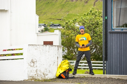 Yuji Hirayama, James Pearson, Cedar Wright, Isole Faroe - James Pearson in arrampicata sulle Isole Faroe