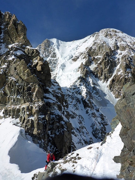 Shkhara South Face, Caucasus, Georgia, Archil Badriashvili, Giorgi Tepnadze - Shkhara South Face: at 4550 m, still a long way to go
