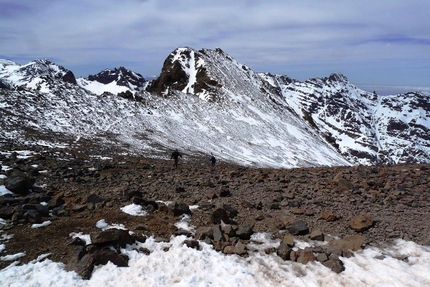 Scialpinismo in Alto Atlante, Marocco - Marocco scialpinismo: sullo sfondo Jebel Toubkal Est