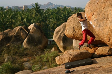 Bouldering ad Hampi, India