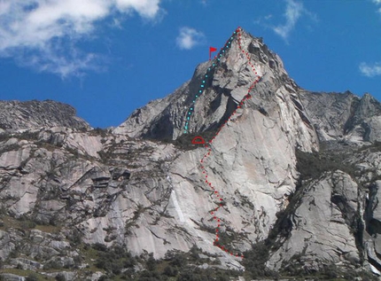 Cordillera 2010 - The 2 new Italian routes on Nevado Shaqsha (5703m, Huantsàn massif, Cordigliera Blanca, Perù)
