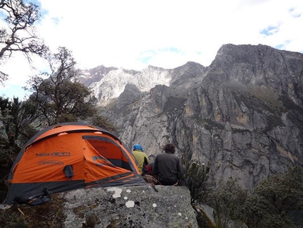 Spedizione Cordillera 2010 - Bivacco su “El sueño de los excluidos” Nevado Shaqsha (5703m, massiccio dello Huantsàn, Cordigliera Blanca, Perù)