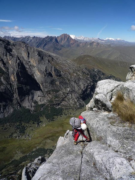 Spedizione Cordillera 2010 - Quarto giorno di scalata su “El sueño de los excluidos” Nevado Shaqsha (5703m, massiccio dello Huantsàn, Cordigliera Blanca, Perù)