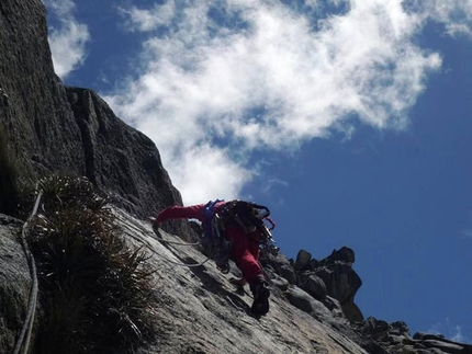 Spedizione Cordillera 2010 - Terzo giorno di scalata: gli ultimi tiri su “El sueño de los excluidos” Nevado Shaqsha (5703m, massiccio dello Huantsàn, Cordigliera Blanca, Perù)