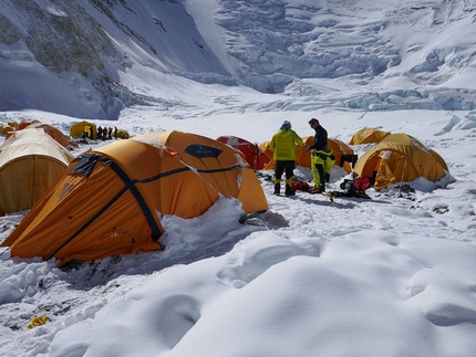 Everest, Lhotse, Marco Camandona, François Cazzanelli - Everest Camp 2 and the tents belonging to the Italian expedition guided by Marco Camandona and François Cazzanelli