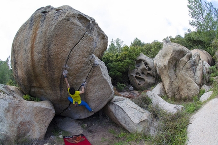 Bouldering Monte Ortobene, Sardegna - Monte Ortobene boulder: Filippo Manca su Isperrake