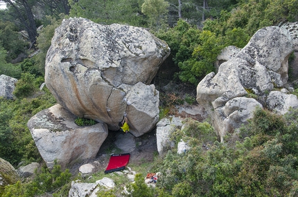 L'arrampicata boulder al Monte Ortobene in Sardegna. Di Giorgio Soddu
