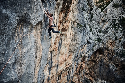 Christoph Hanke, Hotel Supramonte, Sardinia - Christoph Hanke climbing Hotel Supramonte in Sardinia